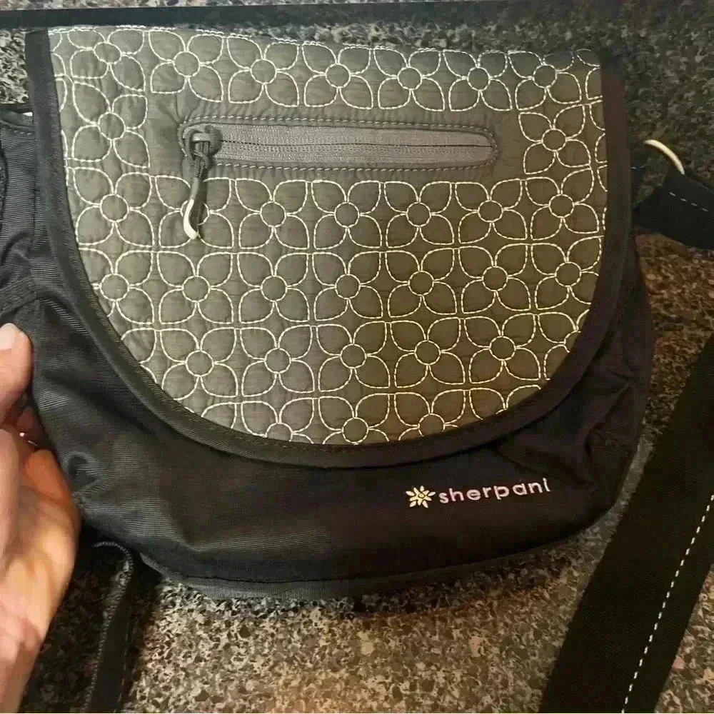 Sherpani gray black crossbody messenger adjustable  travel roomy adjustable strp